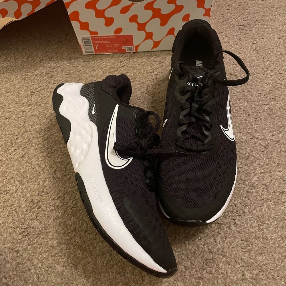 Nike Tennis Shoes